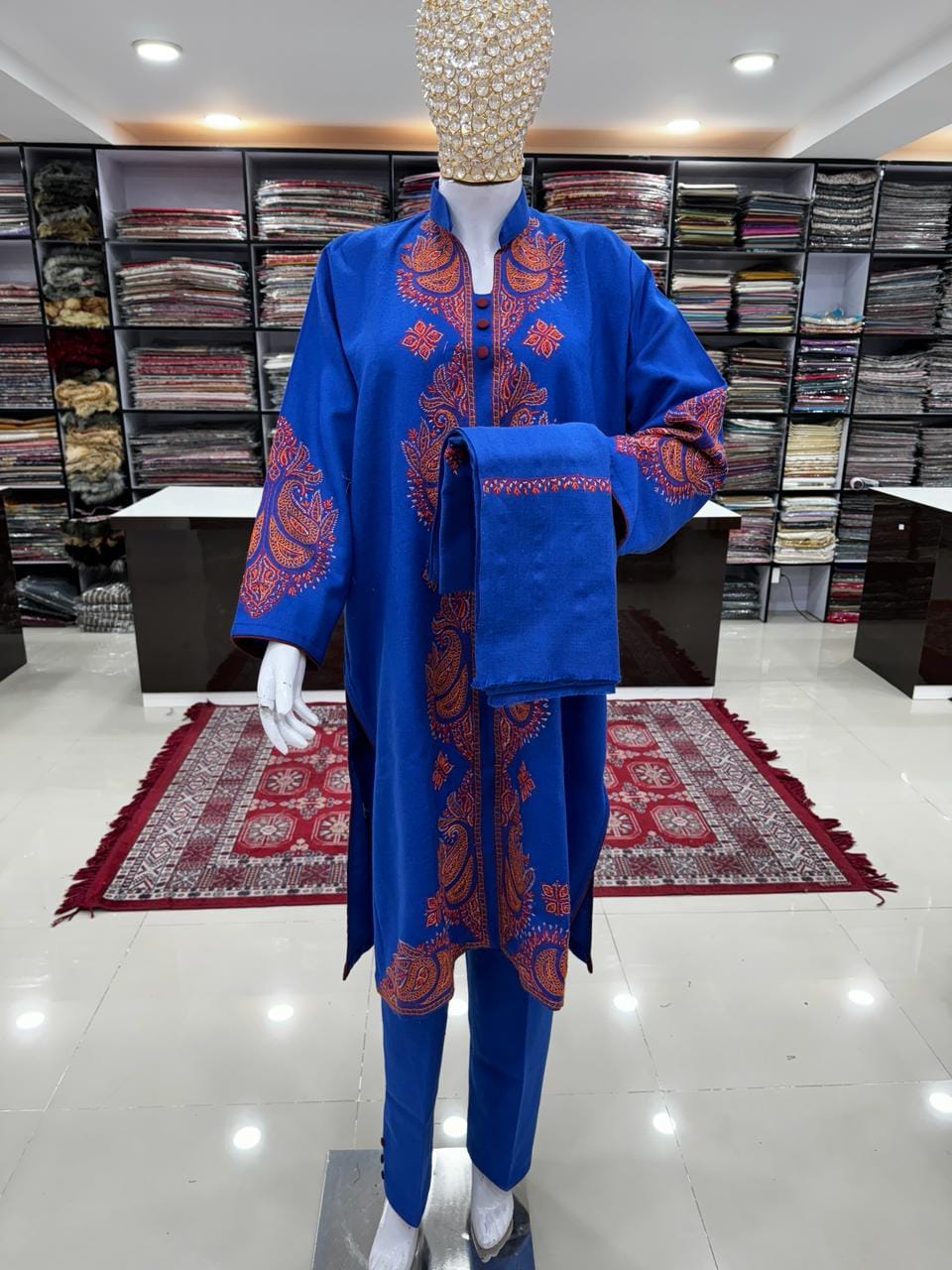 Premium Quality 80 Count Wool with Hand Sozni Work - Image 5